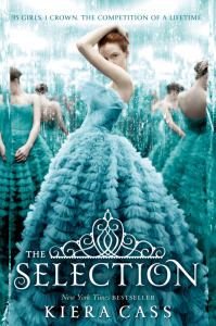 De cover van De Selectie. Hoofdkarakter America poseert in een blauwe jurk voor spiegels.