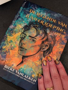 Cover Thor met bijpassende nagels.