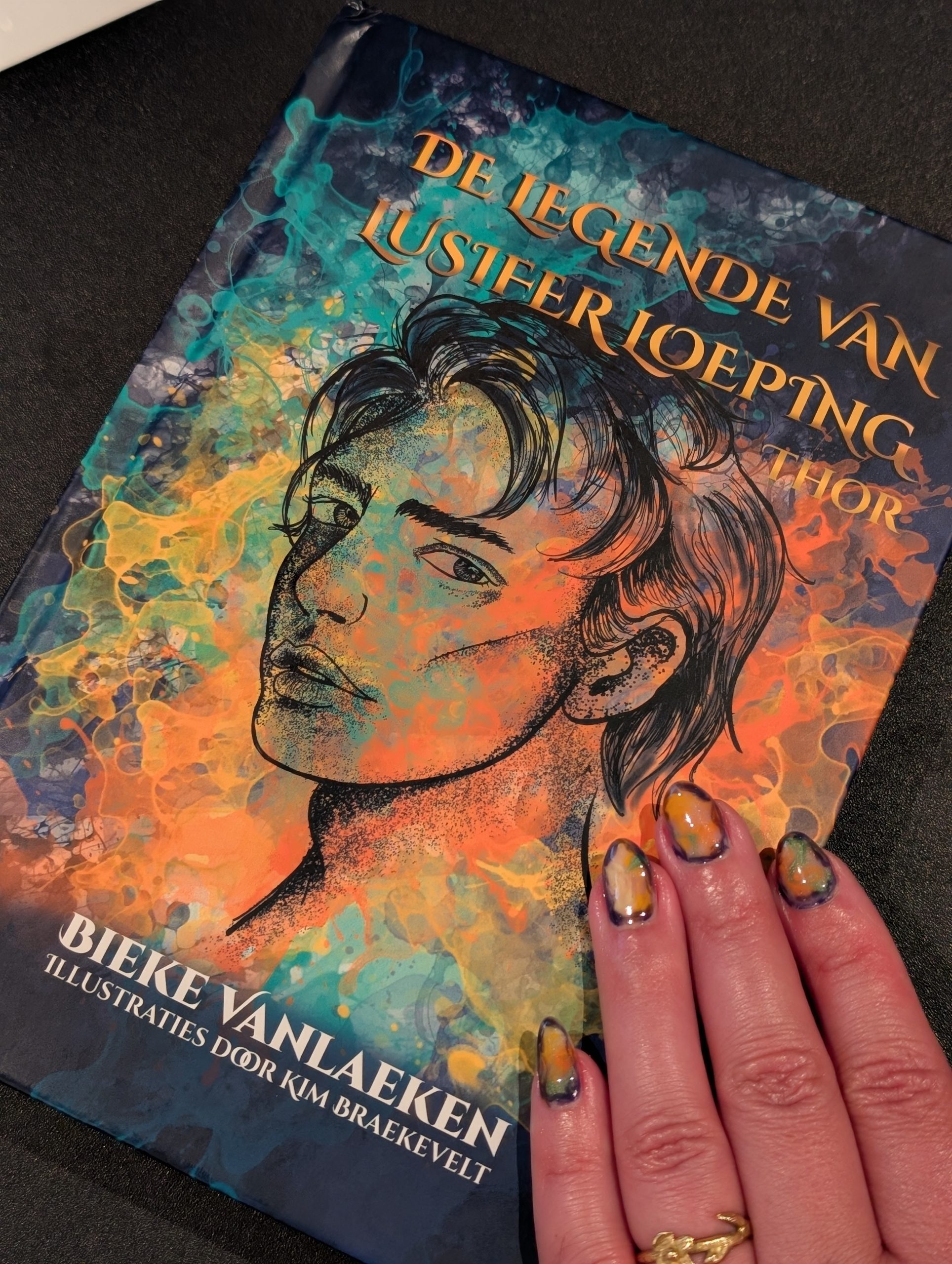Cover Thor met bijpassende nagels